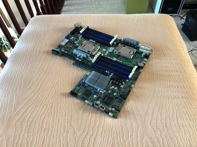 Illustration for article titled Nibby Bait - 2 Sockets, 12 Cores, 16GB RAM, GTX 750, 90s Dell Case